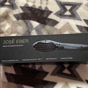 José Eber Digital Straightening Brush